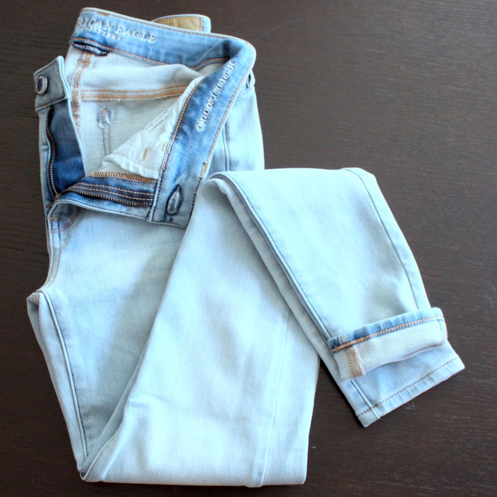 AEO Light Wash Hi-Rise Jegging